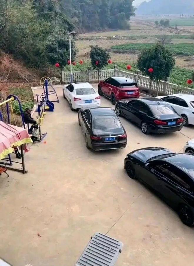 皇冠体彩网站官网下载最新版那些四五十岁天